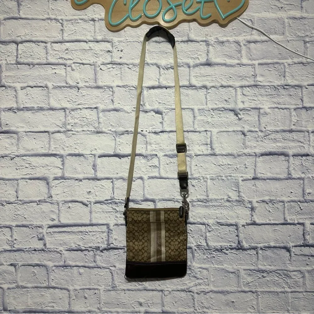 Coach signature swing n crossbody brown bag